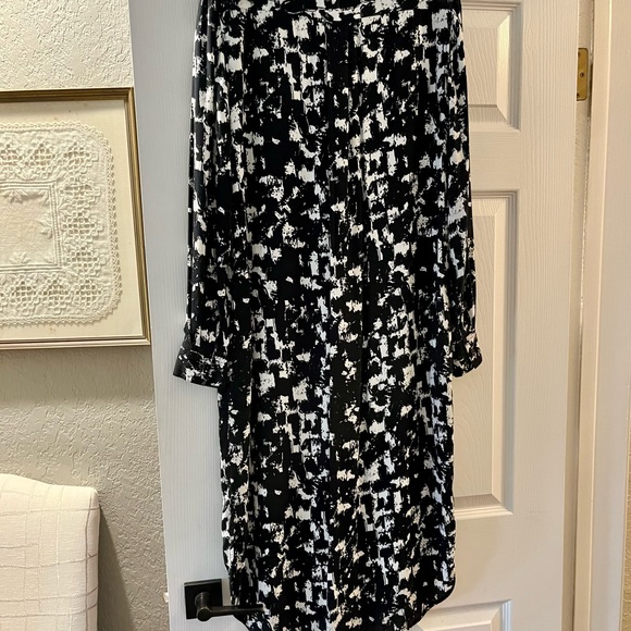 Classic midi shirtwaist w/ pockets and fabric tie - Picture 3 of 6